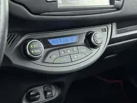 Toyota Yaris (2017) thumbnail 9