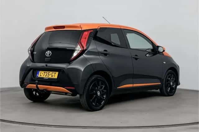 Toyota Aygo (2021) thumbnail 2