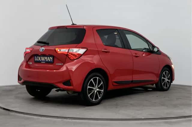 Toyota Yaris (2020) thumbnail 2
