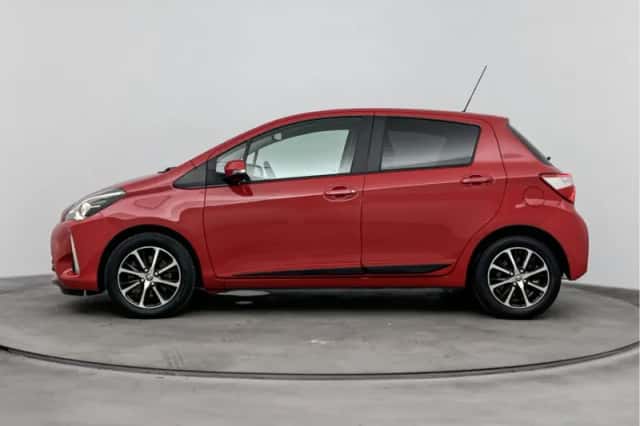 Toyota Yaris (2020) thumbnail 3