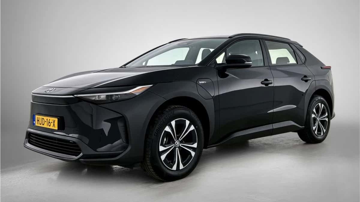 Toyota bZ4X (2025) — foto 1