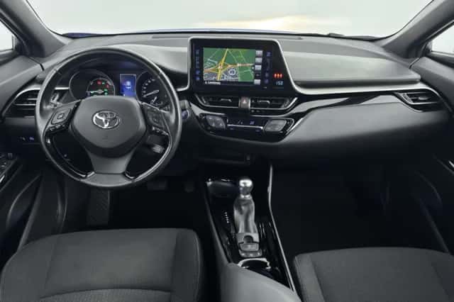 Toyota C-HR (2019) thumbnail 4
