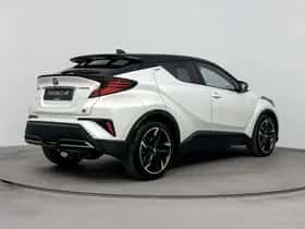 Toyota C-HR (2022) thumbnail 2