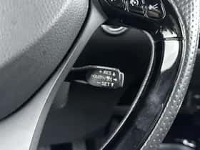 Toyota C-HR (2022) thumbnail 14
