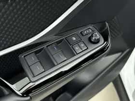 Toyota C-HR (2022) thumbnail 22