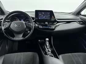 Toyota C-HR (2022) thumbnail 4