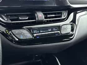Toyota C-HR (2022) thumbnail 9