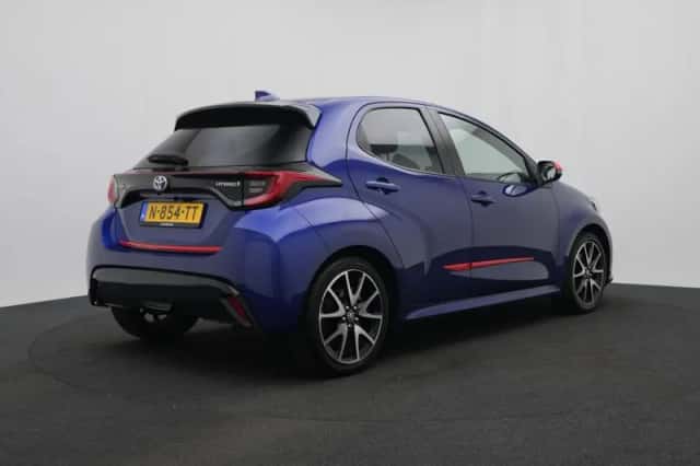 Toyota Yaris (2022) thumbnail 2