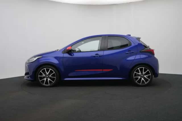 Toyota Yaris (2022) thumbnail 3