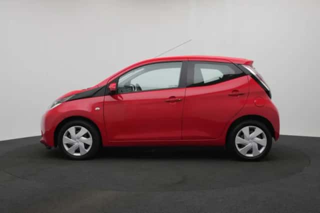 Toyota Aygo (2016) thumbnail 2