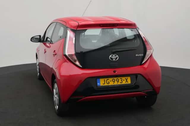 Toyota Aygo (2016) thumbnail 3