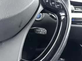 Toyota C-HR (2017) thumbnail 15