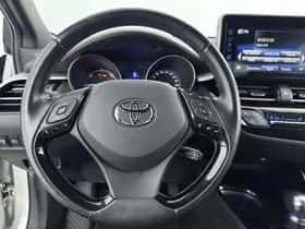 Toyota C-HR (2017) thumbnail 18