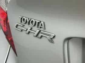 Toyota C-HR (2017) thumbnail 19