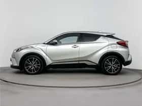 Toyota C-HR (2017) thumbnail 3