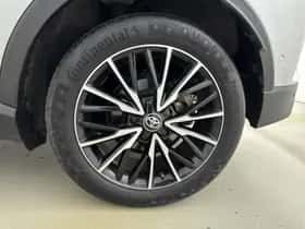 Toyota C-HR (2017) thumbnail 23