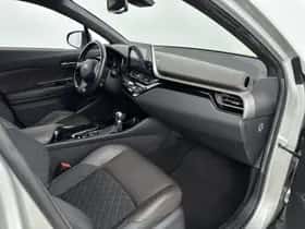 Toyota C-HR (2017) thumbnail 6