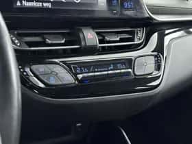 Toyota C-HR (2017) thumbnail 10