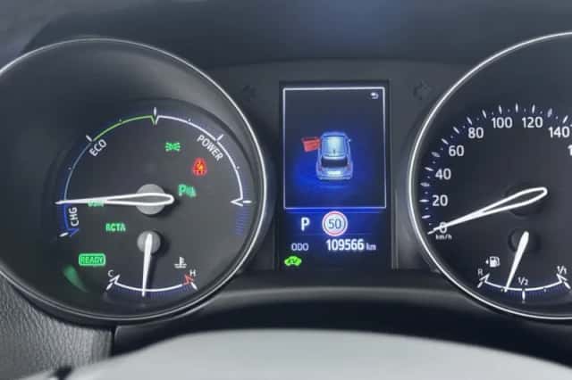 Toyota C-HR (2017) thumbnail 5