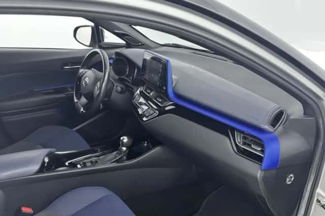 Toyota C-HR (2017) thumbnail 6
