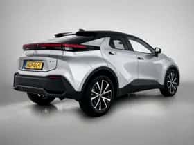 Toyota C-HR (2025) thumbnail 2