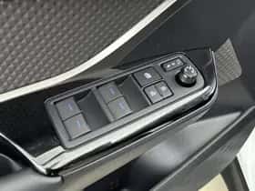 Toyota C-HR (2023) thumbnail 22