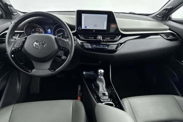 Toyota C-HR (2023) thumbnail 4