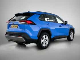 Toyota RAV4 (2021) thumbnail 2
