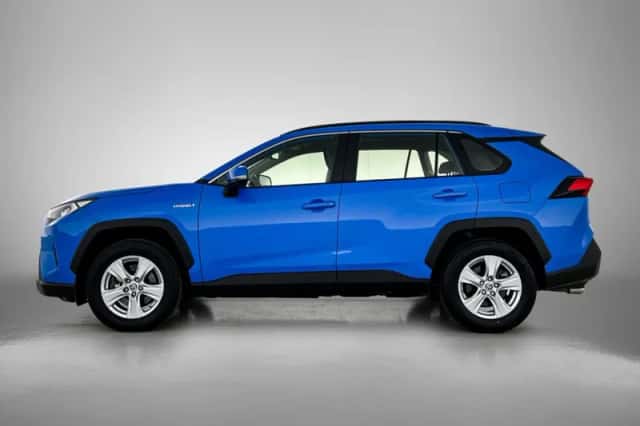 Toyota RAV4 (2021) thumbnail 3
