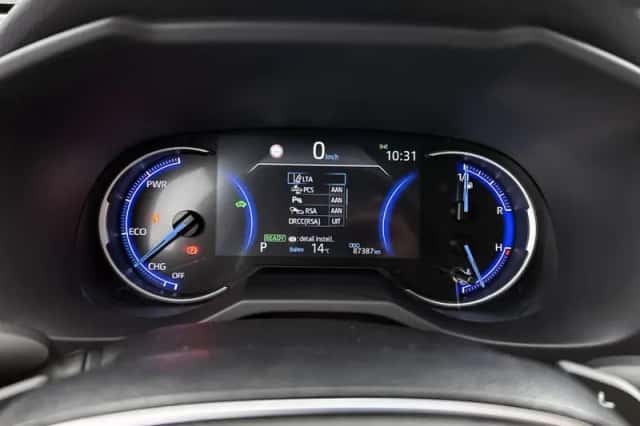 Toyota RAV4 (2021) thumbnail 5