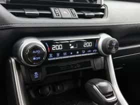 Toyota RAV4 (2021) thumbnail 9