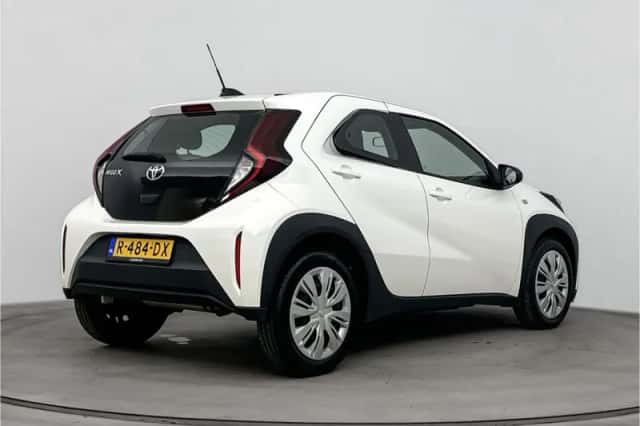 Toyota Aygo (2022) thumbnail 2