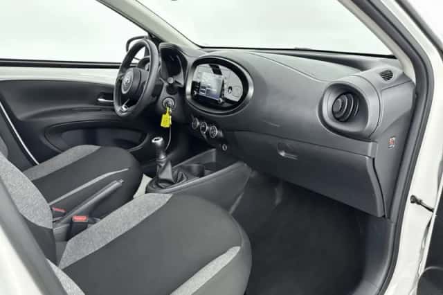 Toyota Aygo (2022) thumbnail 6