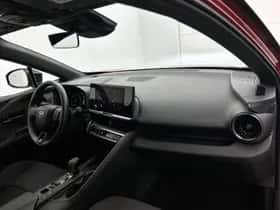Toyota C-HR (2025) thumbnail 6