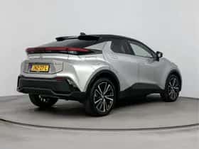 Toyota C-HR (2025) thumbnail 2
