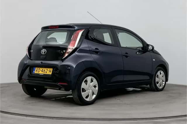 Toyota Aygo (2017) thumbnail 2
