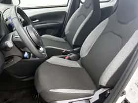 Toyota Aygo (2024) thumbnail 15