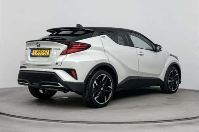 Toyota C-HR (2021) thumbnail 2