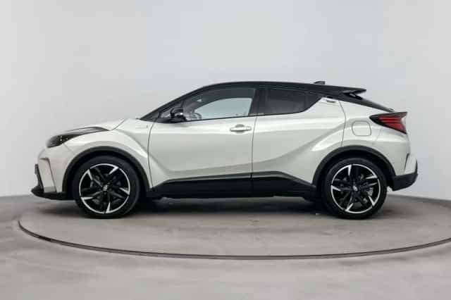 Toyota C-HR (2021) thumbnail 3