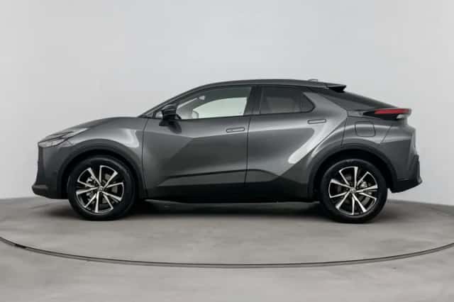 Toyota C-HR (2026) thumbnail 2