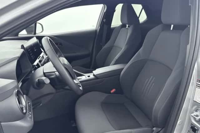 Toyota C-HR (2025) thumbnail 4