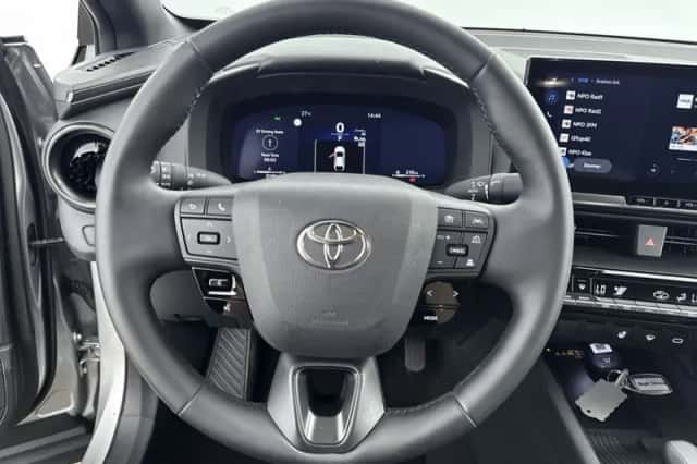 Toyota C-HR (2025) thumbnail 6