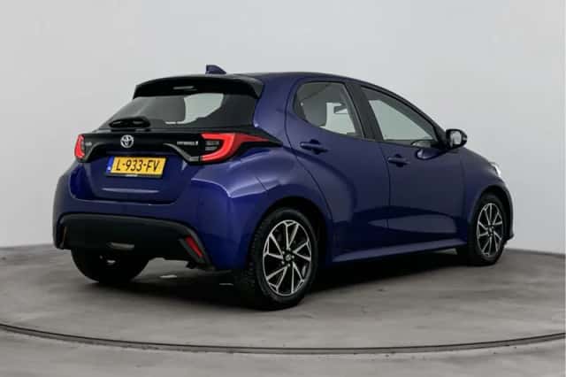 Toyota Yaris (2021) thumbnail 2