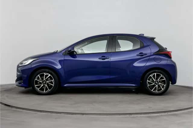 Toyota Yaris (2021) thumbnail 3