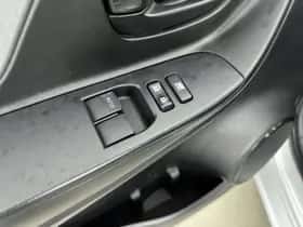 Toyota Yaris (2019) thumbnail 18
