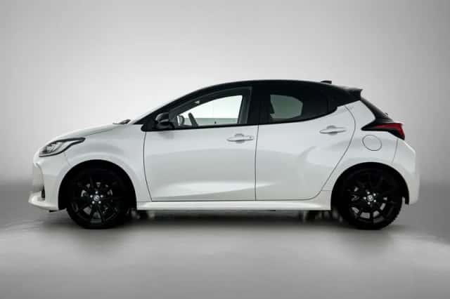 Toyota Yaris (2023) thumbnail 3