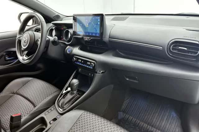 Toyota Yaris (2023) thumbnail 6