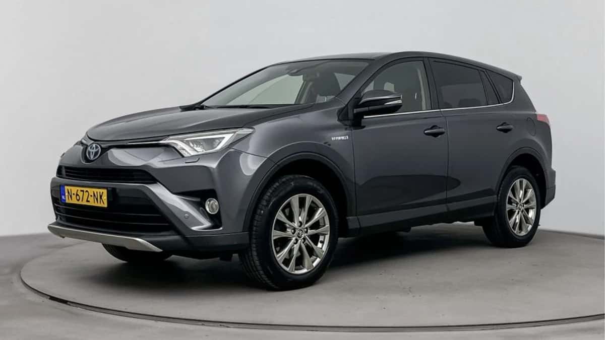 Toyota RAV4 (2017) — foto 1