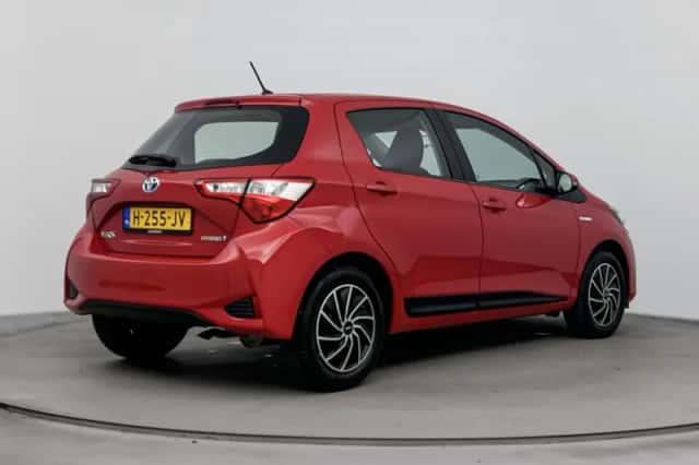 Toyota Yaris (2020) thumbnail 2