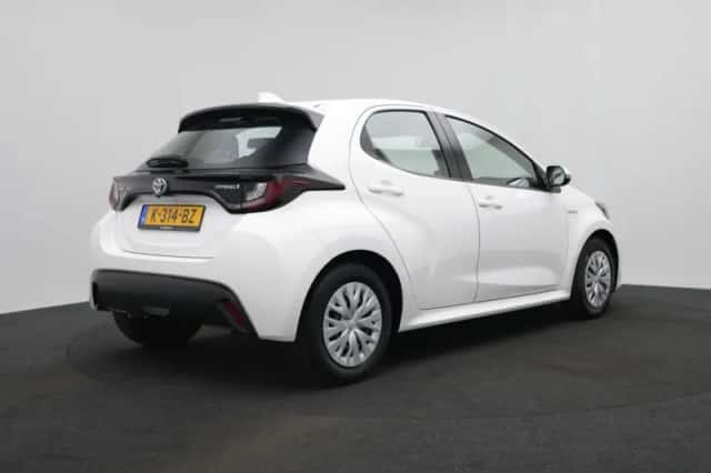 Toyota Yaris (2020) thumbnail 2